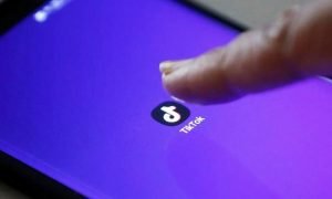 Read more about the article بھارت میں ٹک ٹاک پر پابندی لگا دی گئی۔ وجہ بہت عجیب، ہمیں ڈوب مرنا چاہیے